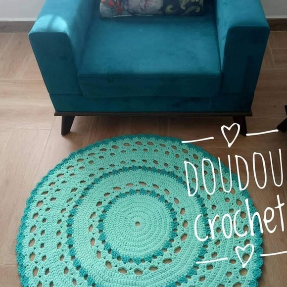 Handmade round rug - Picture 2 of 7